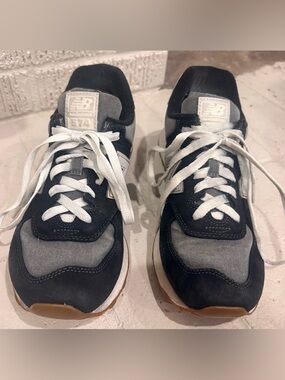 New Balance 574 Size 8 Black Gray Suede Athletic Sneakers